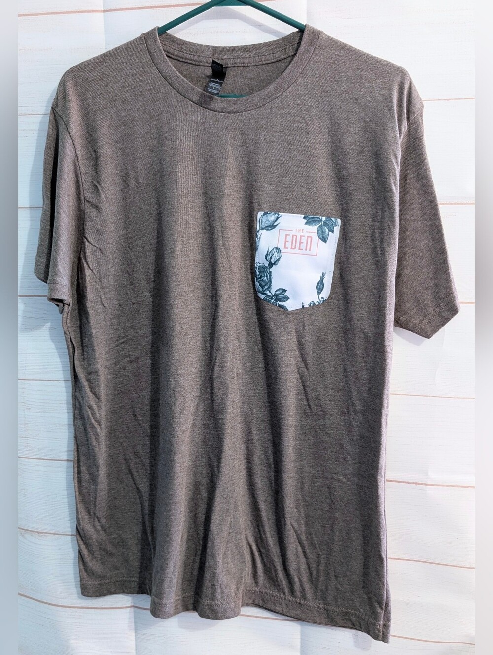 Nwot Deluxe Pocket T-Shirt - Brown 🤎 With White Floral Pattern Pocket
